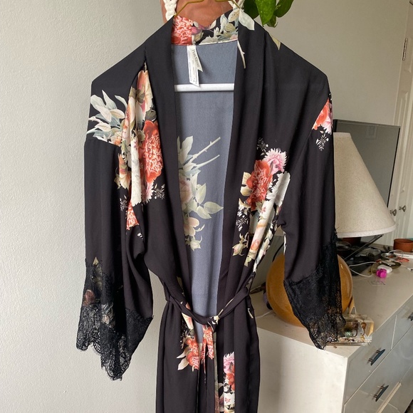 Flora Nikrooz floral robe - Picture 1 of 2